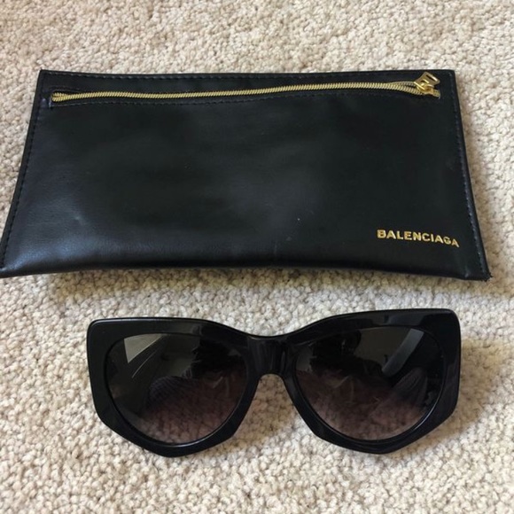 Balenciaga sunglasses - Picture 1 of 3